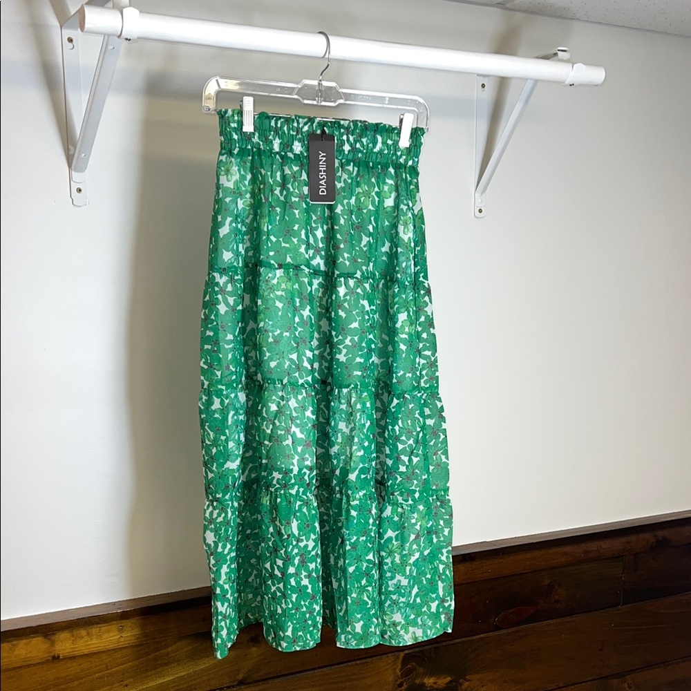 NWT Amazon Diashiny Emerald Green Floral Maxi Skirt- Small
